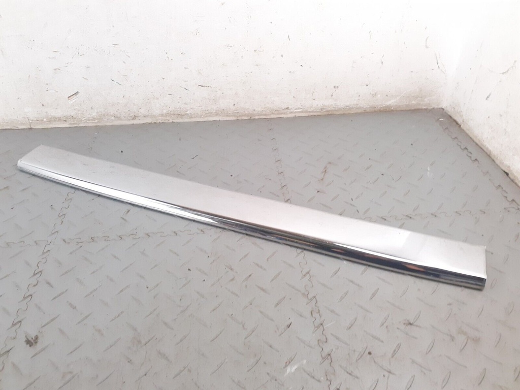 JAGUAR XJS PRE FACELIFT CENTRE REAR CHROME BLADE FINISHER TRIM SECTION BCC3434