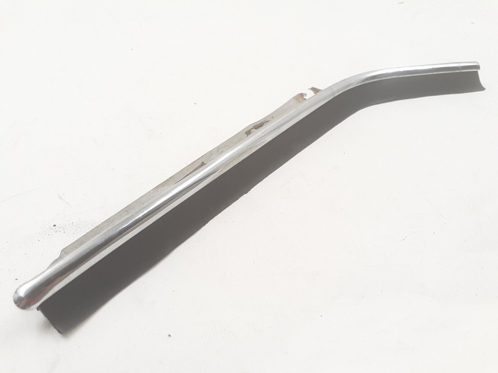 JAGUAR XJS CONVERTIBLE RIGHT REAR QUARTER WINDOW WASTE SEAL RUBBER CHROME STRIP