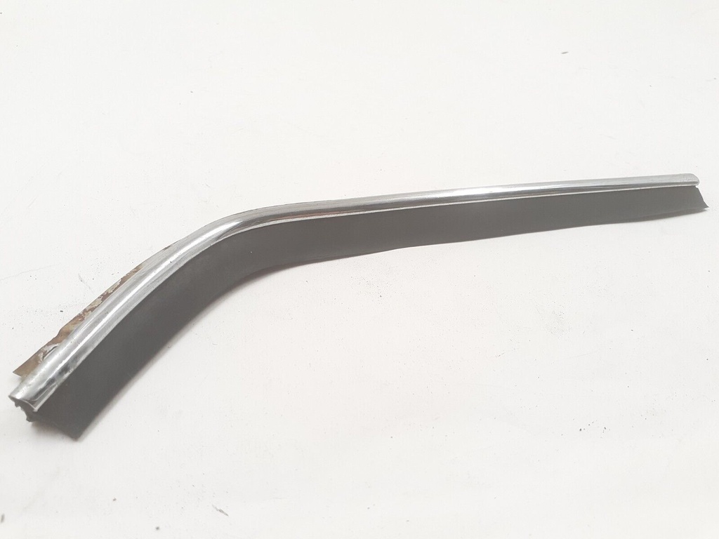 JAGUAR XJS CONVERTIBLE LEFT REAR QUARTER WINDOW WASTE SEAL RUBBER CHROME STRIP