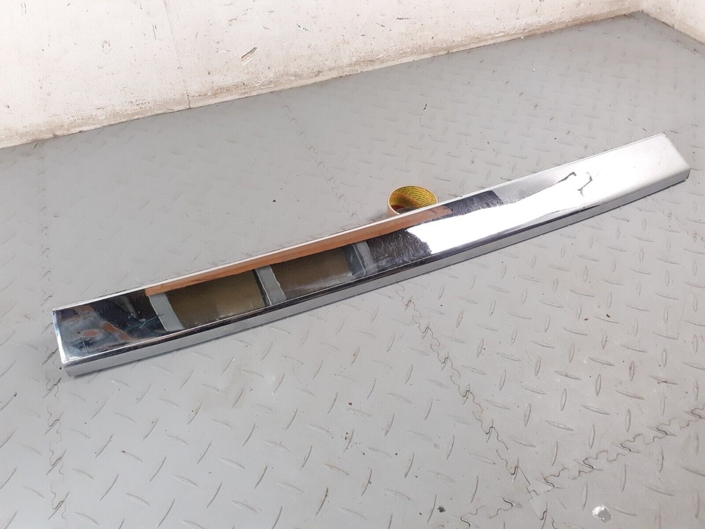 JAGUAR XJS PRE FACELIFT CENTRE REAR CHROME BLADE FINISHER TRIM SECTION BCC3434