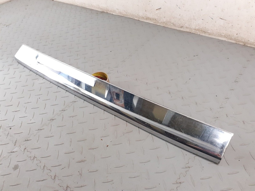 JAGUAR XJS PRE FACELIFT CENTRE REAR CHROME BLADE FINISHER TRIM SECTION BCC3434