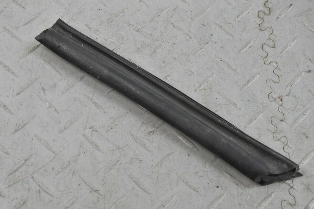 JAGUAR XJS CONVERTIBLE LH LEFT REAR MAIN COLUMN SEAL RUBBER ROOF BEC6372