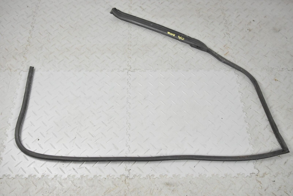 JAGUAR XJS PRE FACELIFT CONVERTIBLE OS RIGHT RH DOOR RUBBER SEAL BDC8502 PILLAR