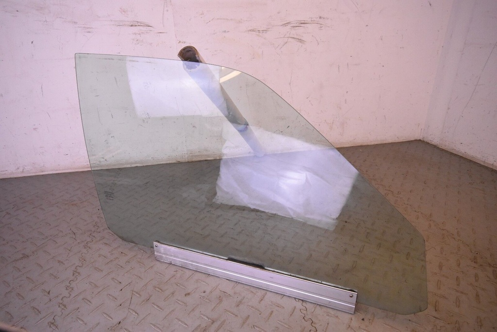 JAGUAR XJ6 XJ12 XJ40 FRONT RIGHT DRIVERS O/S/F DOOR GLASS BCC5316 DOOR SEALING