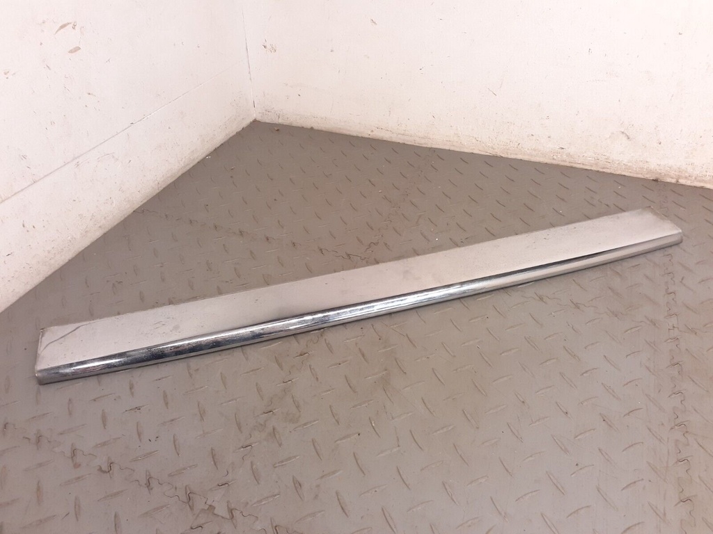 CENTRE REAR CHROME JAGUAR XJS PRE FACELIFT BLADE EXTERIOR FINISHER TRIM SECTION