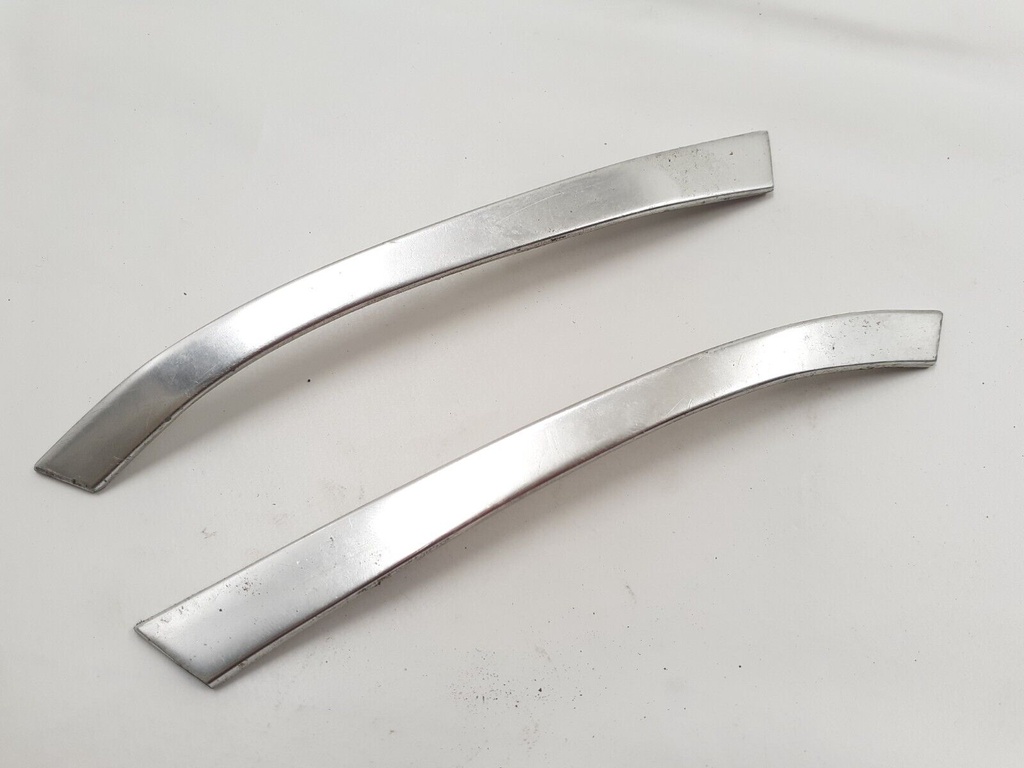 JAGUAR DAIMLER XJ6 XJ12 XJ40 PAIR OF E POST SEAL CHROME STRIPS TRIM CORNER