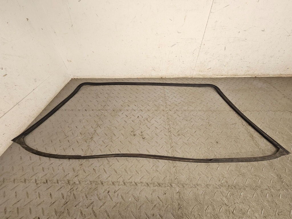 FRONT WINDSCREEN SEAL JAGUAR X300 XJ6 XJ12 BODY CLOSURES AND SEALING USED