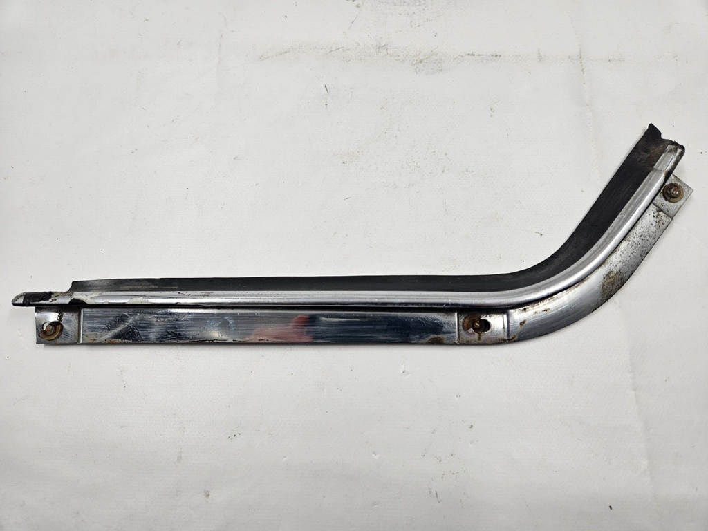 REAR QUARTER WINDOW WASTE SEAL JAGUAR XJS CONVERTIBLE LEFT CHROME STRIP