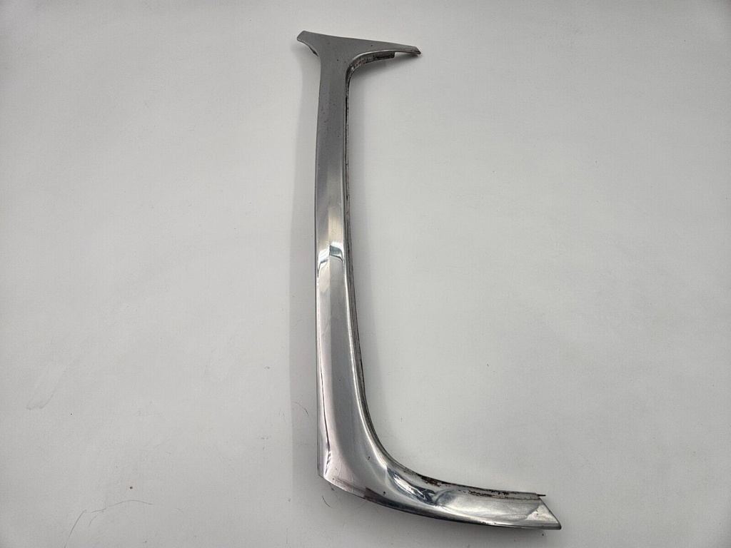 A POST CHROME WINDSCREEN FINISHER JAGUAR XJS FACELIFT RH O/S RIGHT TRIM BAC4257