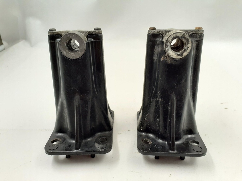 JAGUAR X100 XK8 XKR FRONT BUMPER MOUNTS BACK BRACKET PAIR USED HJA6471AA