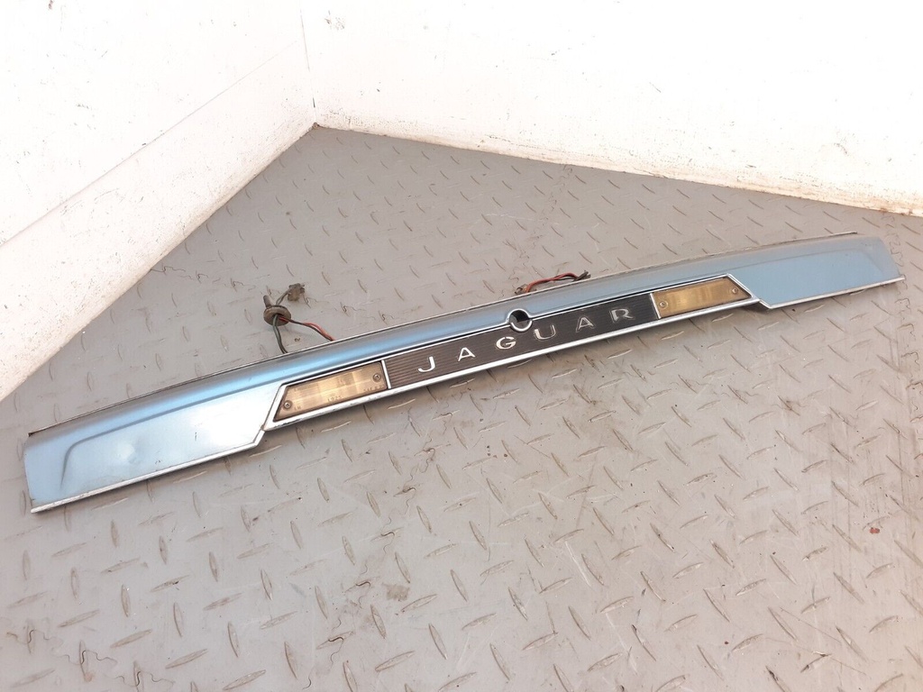 JAGUAR XJS 3.6 V12 BOOT LID REAR PLINTH SECTION FITTING BACK BODY PANEL REPAIR