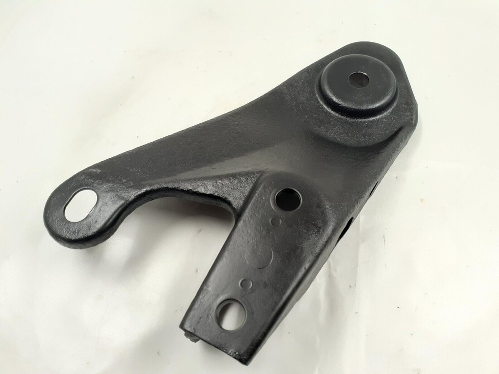 JAGUAR XK8 XKR COUPE REAR SUBFRAME RIGHT SIDE FOOT SUPPORT A FRAME BRACKET PLATE