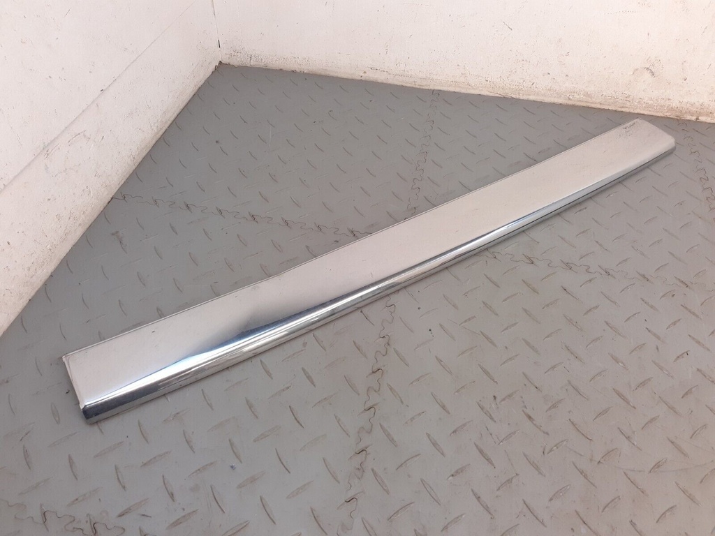 JAGUAR XJS PRE FACELIFT CENTRE REAR CHROME BLADE EXTERIOR FINISHER TRIM SECTION