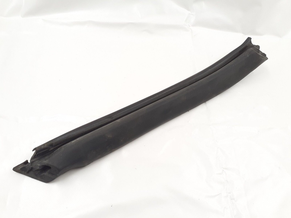 JAGUAR XK8 XKR CONVERTIBLE ROOF HOOD FRAME RUBBER SEAL RIGHT HAND REAR OFFSIDE