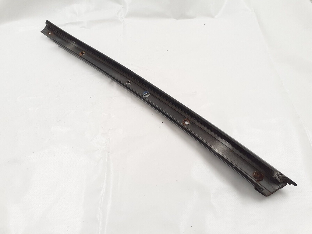 JAGUAR XK8 X100 CONVERTIBLE RIGHT A POST WINDOW GUTTER RAIL SEAL DRIP MOULDING