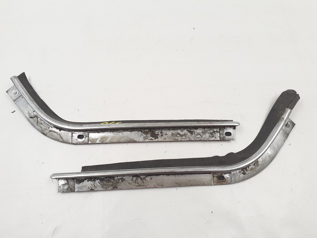 JAGUAR XJS CONVERTIBLE PAIR REAR QUARTER WINDOW WASTE SEAL RUBBER CHROME STRIP