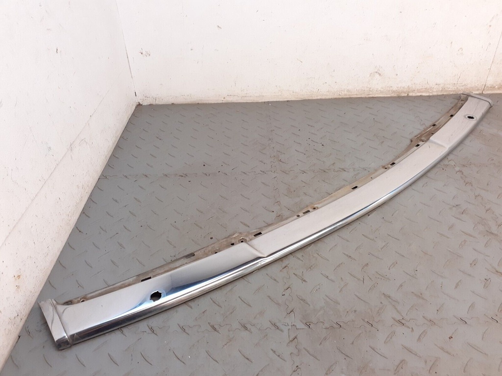 JAGUAR DAIMLER XJ6 XJ40 FRONT BUMPER CHROME CENTRE BLADE WASHER JET STRIP BUMP