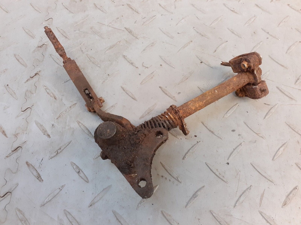 JAGUAR MK2 4HA HANDBRAKE CABLE MECHANISM AXLE COMPENSATOR