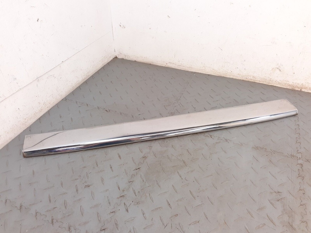 JAGUAR XJS PRE FACELIFT CENTRE REAR CHROME BLADE EXTERIOR FINISHER TRIM SECTION