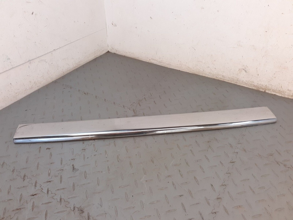 JAGUAR XJS PRE FACELIFT CENTRE REAR CHROME BLADE FINISHER TRIM SECTION BCC3434