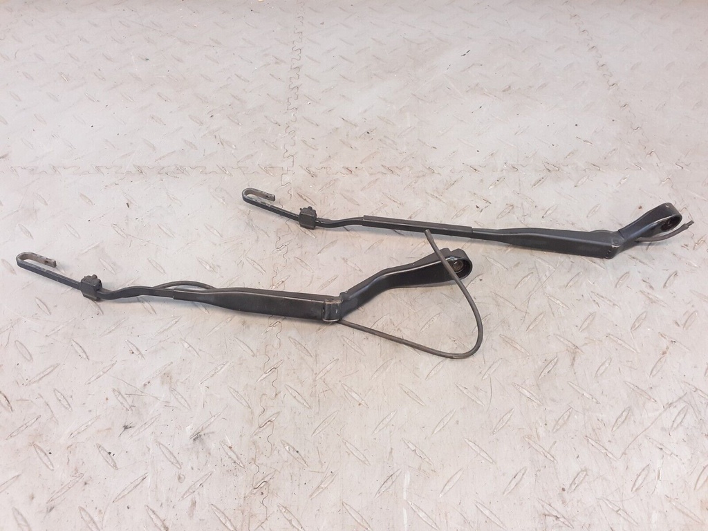 JAGUAR X100 XK8 XKR PAIR OF WINDSCREEN WIPER ARM WITH BUILT IN JETS SCREEN WIPER