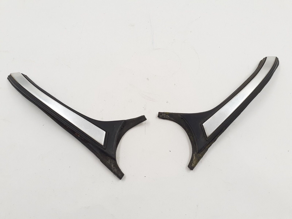 JAGUAR DAIMLER XJ6 XJ12 XJ40 PAIR OF E POST SEAL WINDOW CHROME RUBBER STRIP TRIM