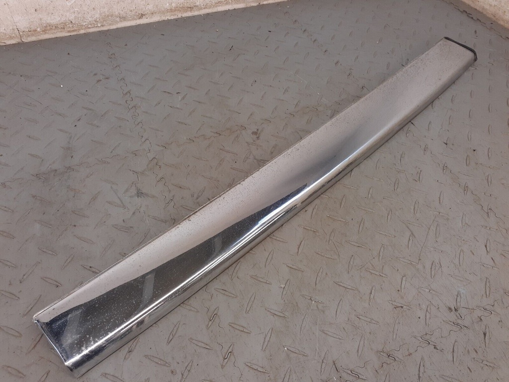 JAGUAR XJS PRE FACELIFT CENTRE REAR CHROME BLADE FINISHER TRIM SECTION BCC3434