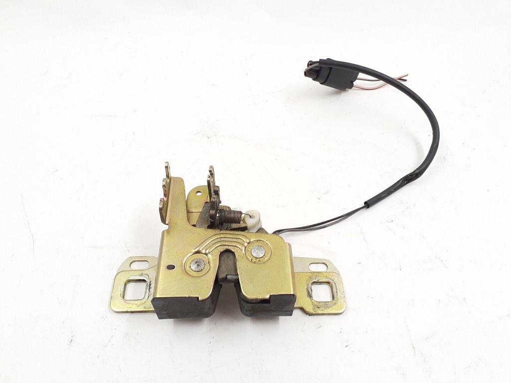 JAGUAR X100 XK8 REAR BOOT LID TRUNK LATCH CLOSURE MECHANISM CLIP