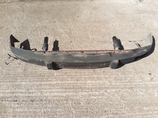 [-8167 LG] JAGUAR XJS PRE HE 1975-1980 FRONT BUMPER BEAM RUBBER PLINTH TRIM CENTRE MOUNT