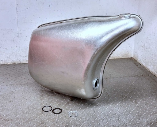 [C40190*] RH EARLY SERIES 1 & 2 XJ6 XJ12 FUEL TANK WITH EXTERNAL PUMP (SENDER HOLE IN WHEEL ARCH)