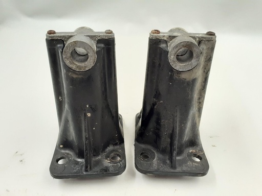 [HJA6471AA-7799 J8] JAGUAR X100 XK8 XKR FRONT BUMPER MOUNTS BACK BRACKET PAIR USED HJA6471AA