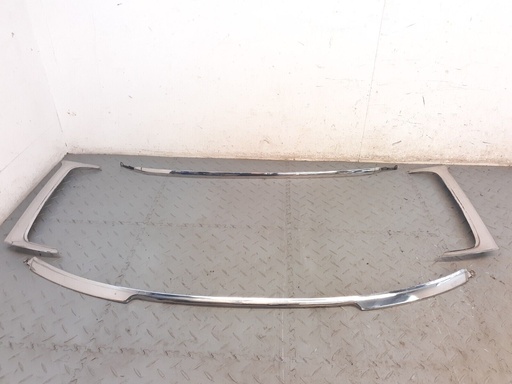 [BEC17407] JAGUAR XJS EARLY FACELIFT COUPE WINDSCREEN SURROUND CHROME FINISHER BRIGHT POST