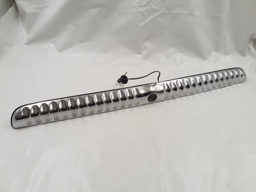 [HNA6148DB-7203 J1] JAGUAR DAIMLER X300 XJ6 XJ12 REAR BOOT LID PLINTH FLUTED BACK CHROME LIGHT TRIM