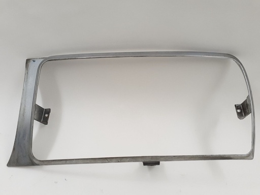 [JLM10875-5806 H1] JAGUAR XJ40 LEFT SIDE PASSENGER HEADLIGHT SURROUND CHROME TRIM RHD BRACKET BEZEL