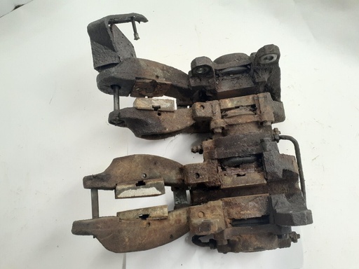 PAIR OF JAGUAR DUNLOP EARLY E TYPE 420 REAR HAND BRAKE CALIPERS DETACHABLE POT